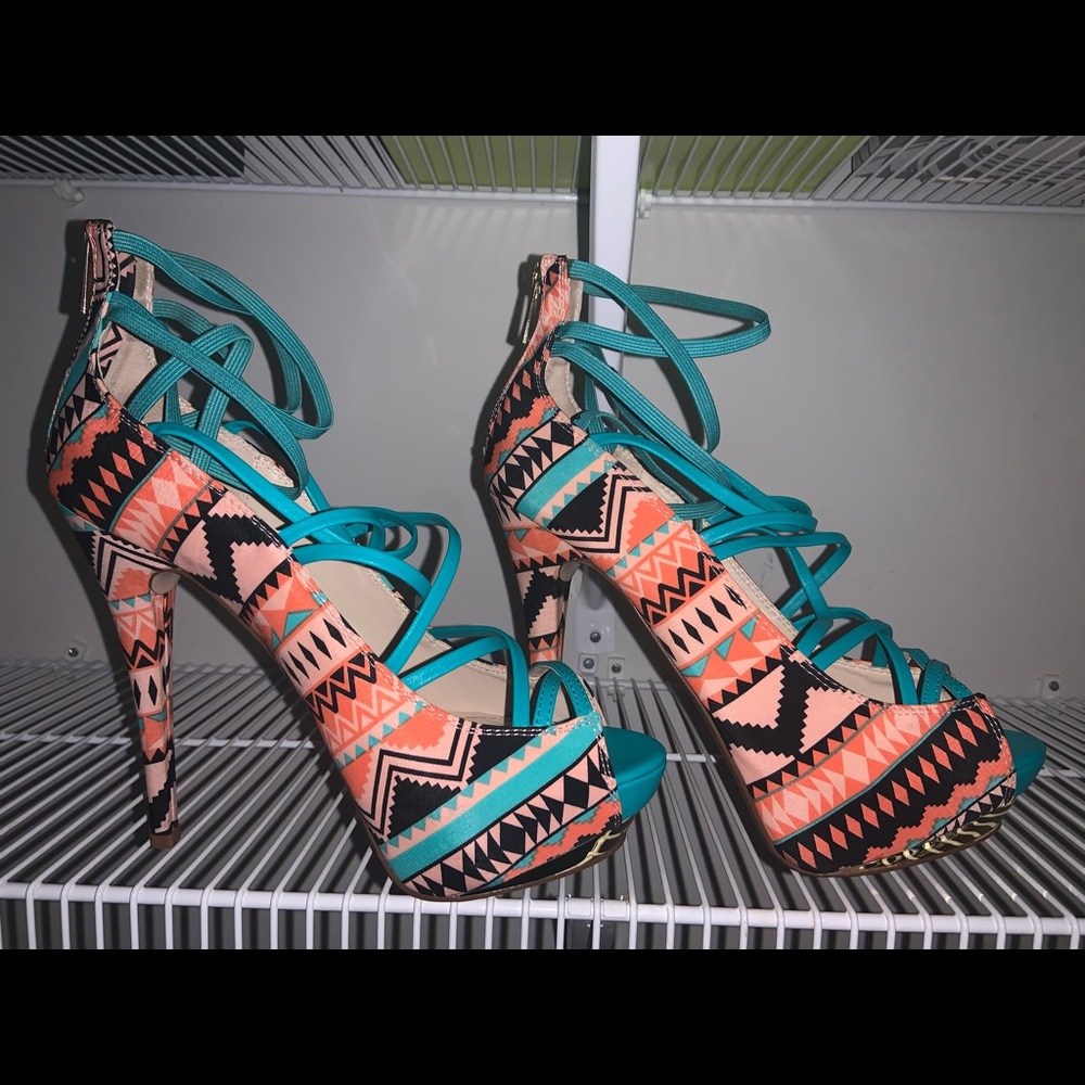 SHOES - Picture 2 of 5